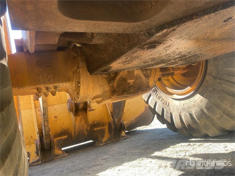 John Deere 744J Wielladers