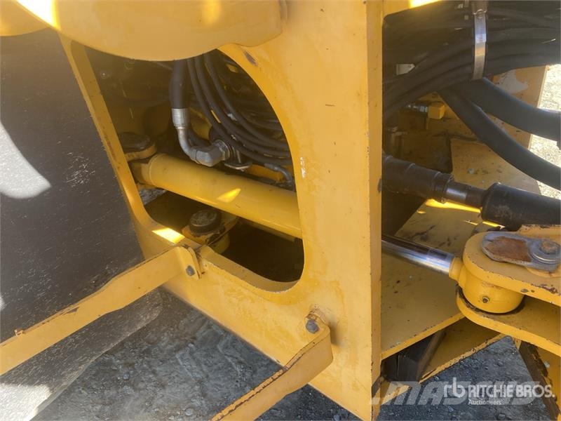 John Deere 744J Wielladers