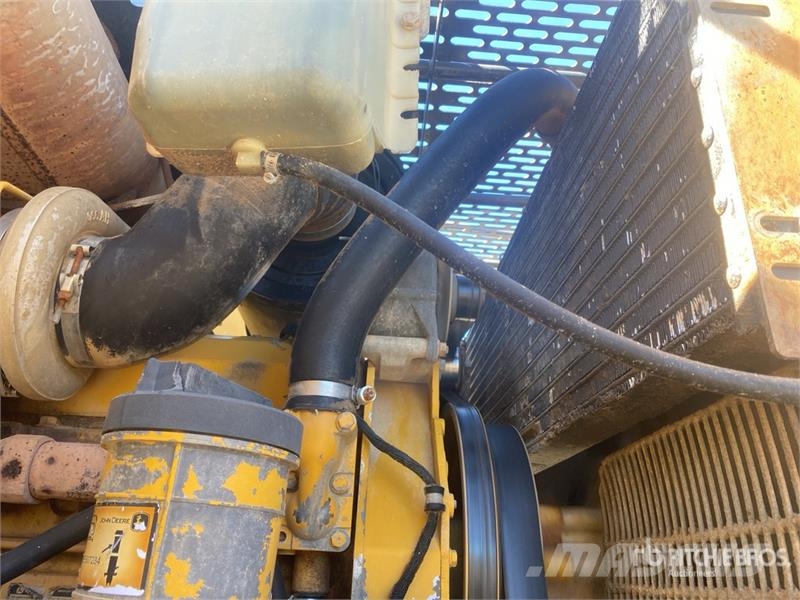 John Deere 744J Wielladers