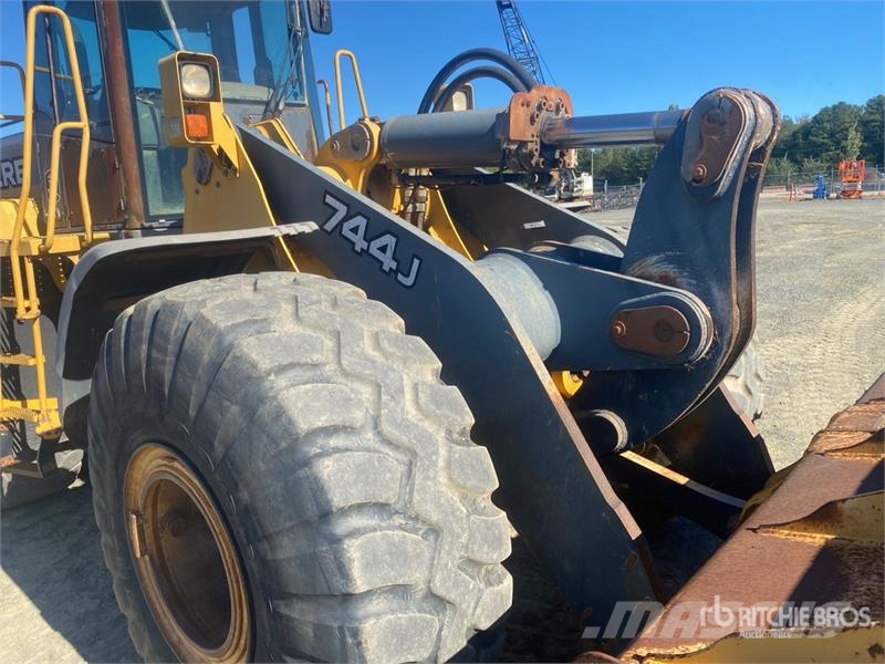John Deere 744J Wielladers