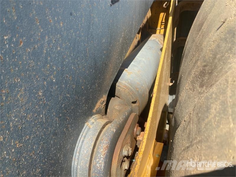 John Deere 744J Wielladers
