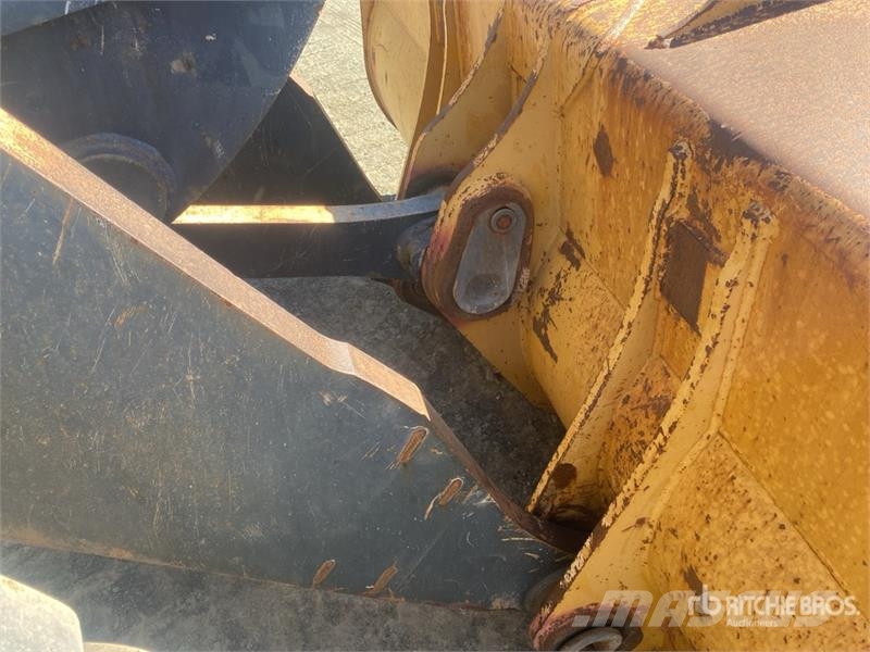 John Deere 744J Wielladers