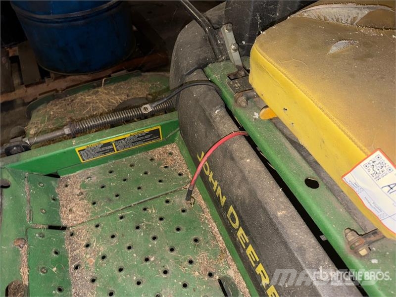 John Deere 777 Z-Trak Zero-Turn Lawn Mower Päältäajettavat ruohonleikkurit