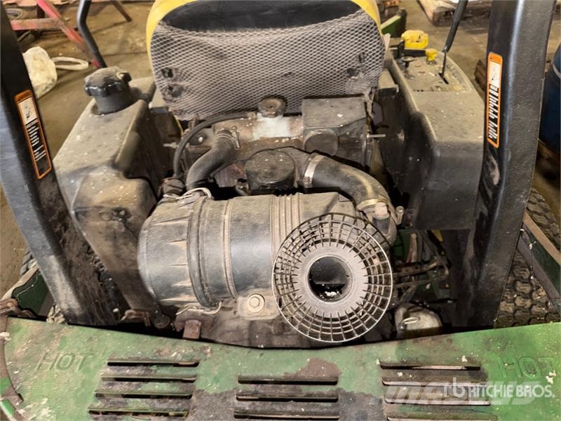 John Deere 777 Z-Trak Zero-Turn Lawn Mower Päältäajettavat ruohonleikkurit
