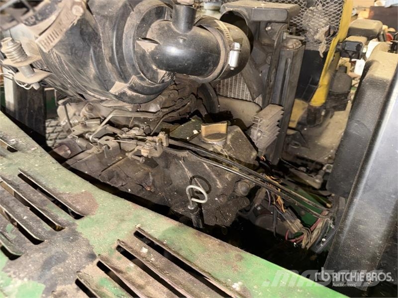 John Deere 777 Z-Trak Zero-Turn Lawn Mower Päältäajettavat ruohonleikkurit