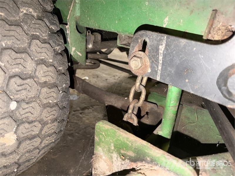 John Deere 777 Z-Trak Zero-Turn Lawn Mower Päältäajettavat ruohonleikkurit