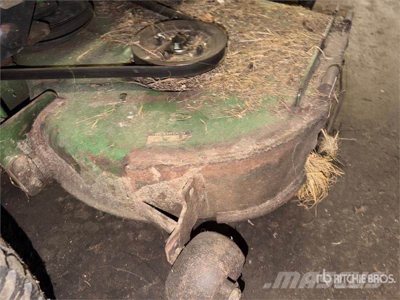 John Deere 777 Z-Trak Zero-Turn Lawn Mower Päältäajettavat ruohonleikkurit