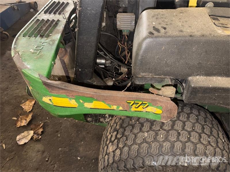 John Deere 777 Z-Trak Zero-Turn Lawn Mower Päältäajettavat ruohonleikkurit