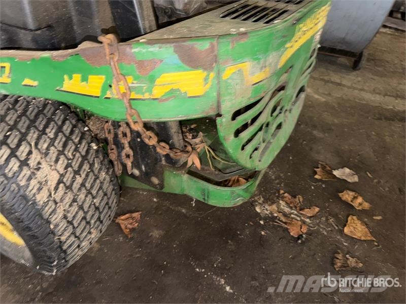 John Deere 777 Z-Trak Zero-Turn Lawn Mower Päältäajettavat ruohonleikkurit
