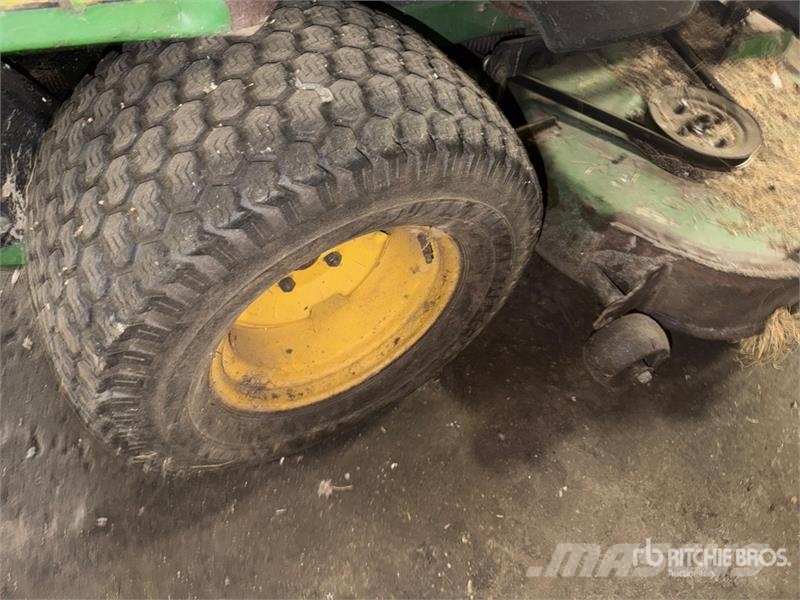 John Deere 777 Z-Trak Zero-Turn Lawn Mower Päältäajettavat ruohonleikkurit