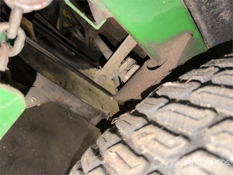 John Deere 777 Z-Trak Zero-Turn Lawn Mower Päältäajettavat ruohonleikkurit