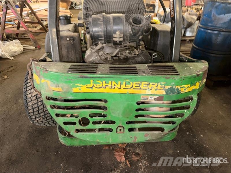 John Deere 777 Z-Trak Zero-Turn Lawn Mower Päältäajettavat ruohonleikkurit