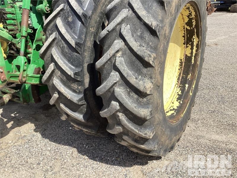 John Deere 8420 الجرارات