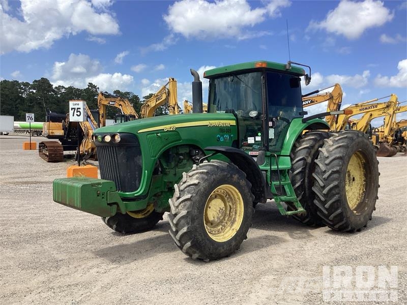 John Deere 8420 الجرارات