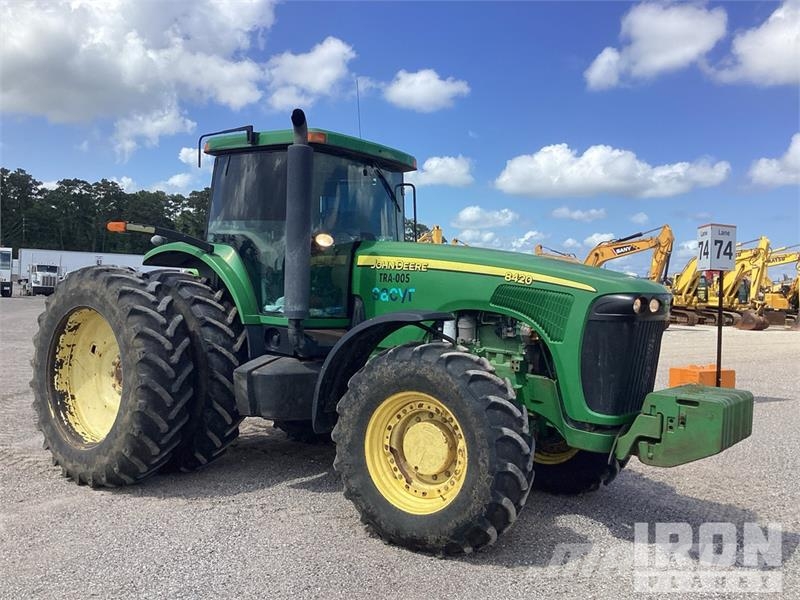 John Deere 8420 الجرارات