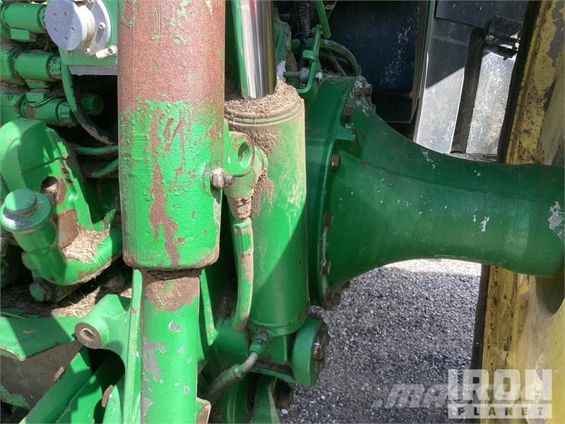 John Deere 8420 الجرارات