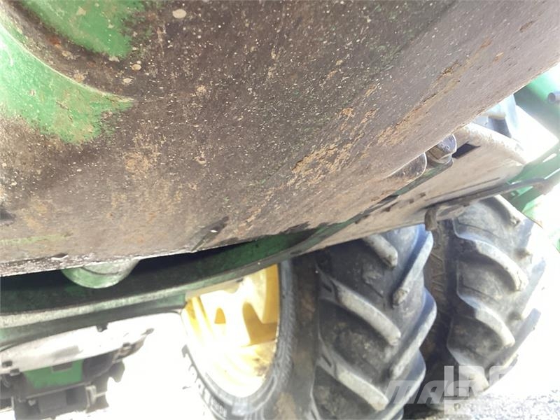 John Deere 8420 الجرارات