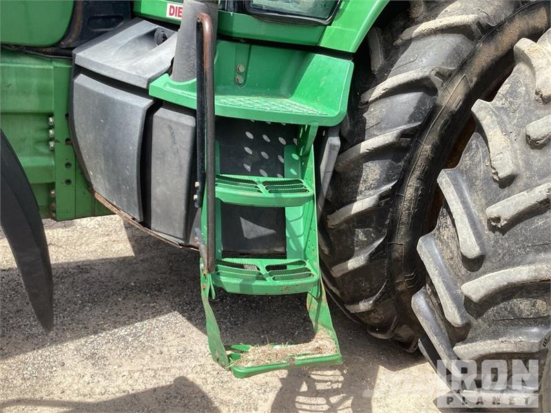 John Deere 8420 الجرارات