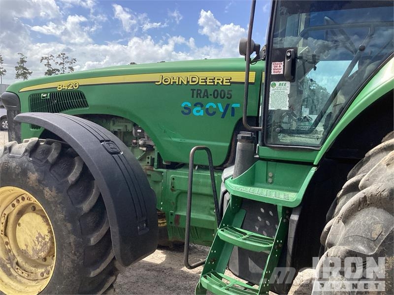 John Deere 8420 الجرارات