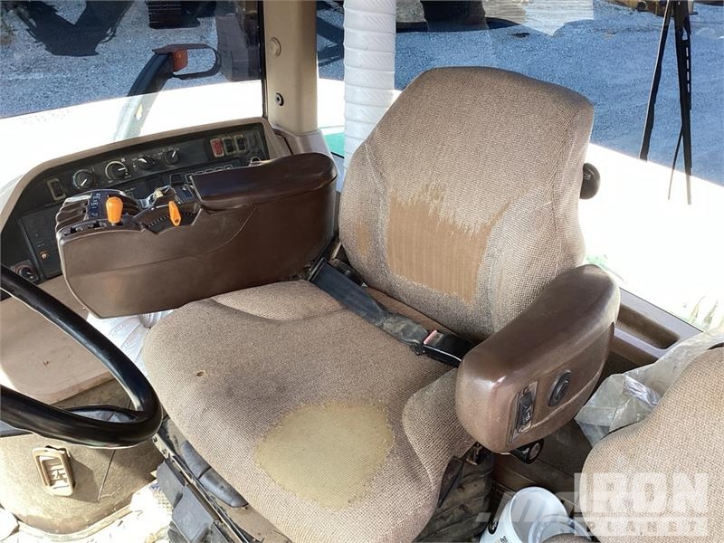 John Deere 8420 الجرارات