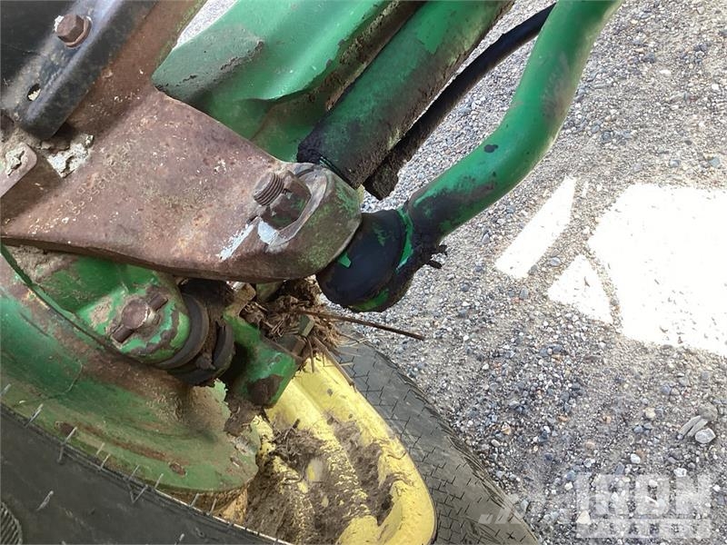 John Deere 8420 الجرارات
