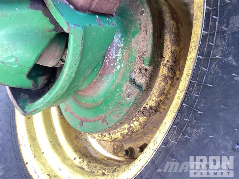 John Deere 8420 الجرارات