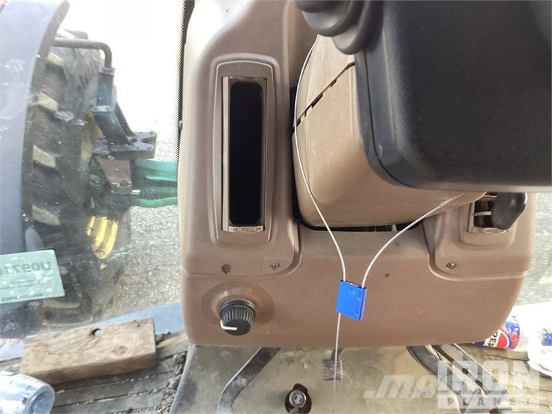 John Deere 8420 الجرارات