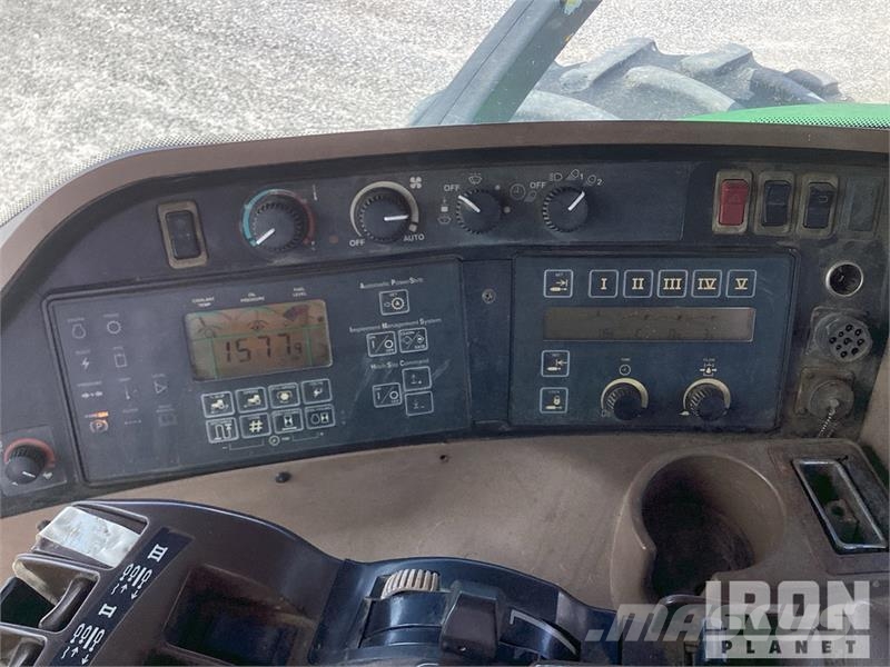 John Deere 8420 الجرارات