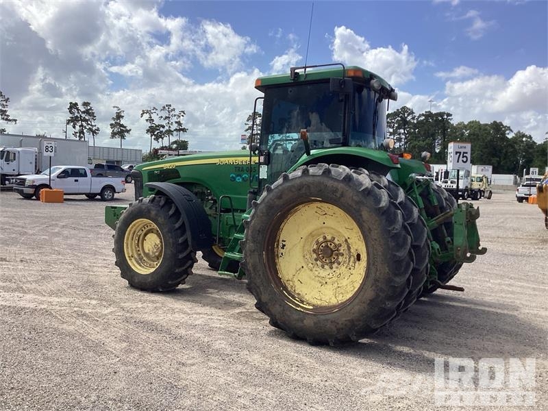 John Deere 8420 الجرارات