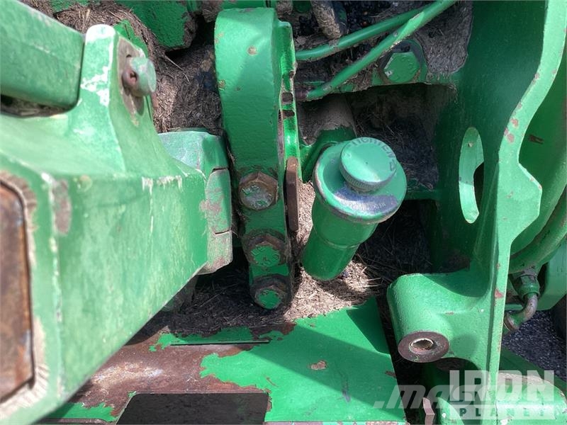 John Deere 8420 الجرارات