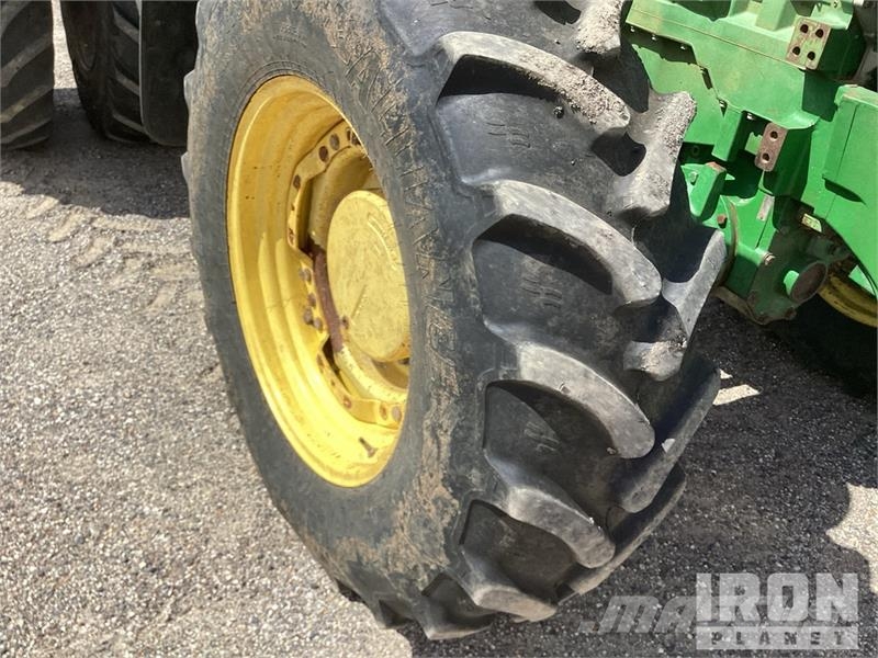 John Deere 8420 الجرارات