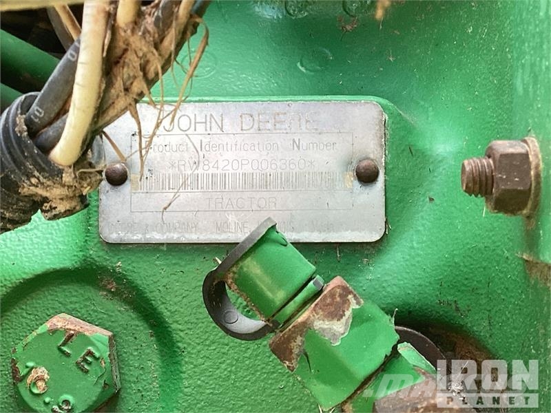 John Deere 8420 الجرارات