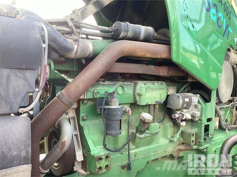 John Deere 8420 الجرارات