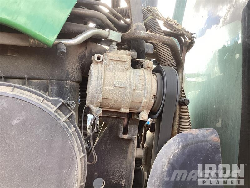 John Deere 8420 الجرارات