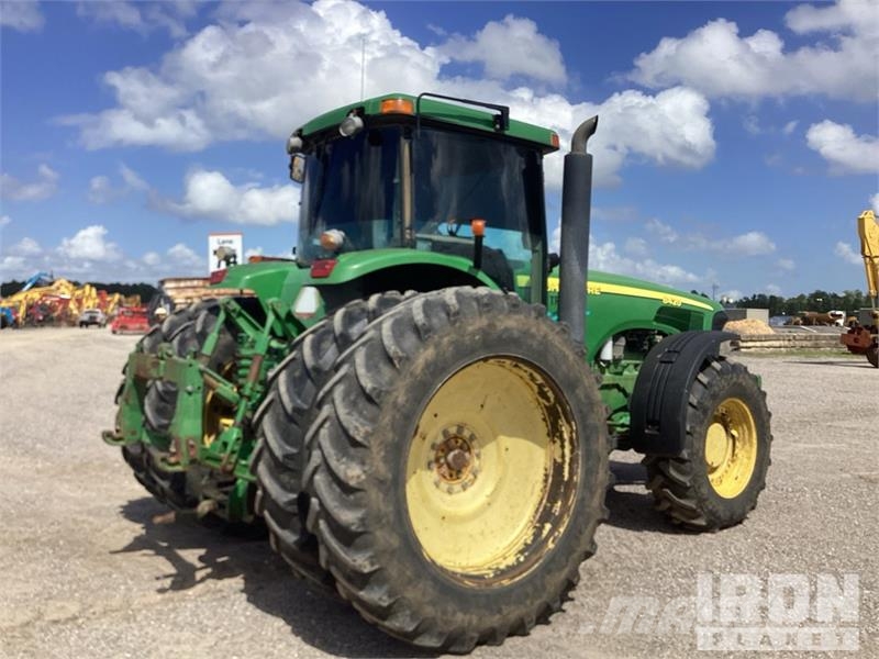 John Deere 8420 الجرارات