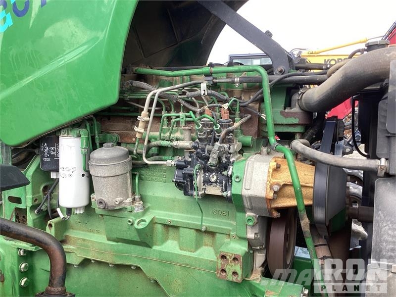 John Deere 8420 الجرارات