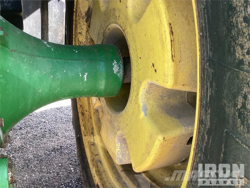 John Deere 8420 الجرارات