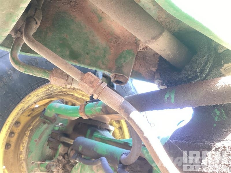 John Deere 8420 الجرارات