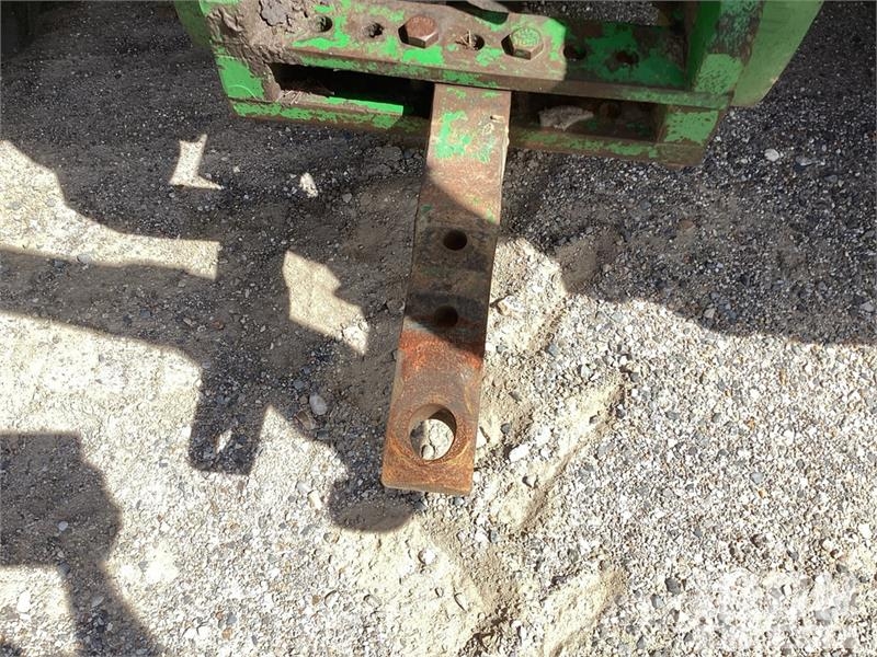 John Deere 8420 الجرارات