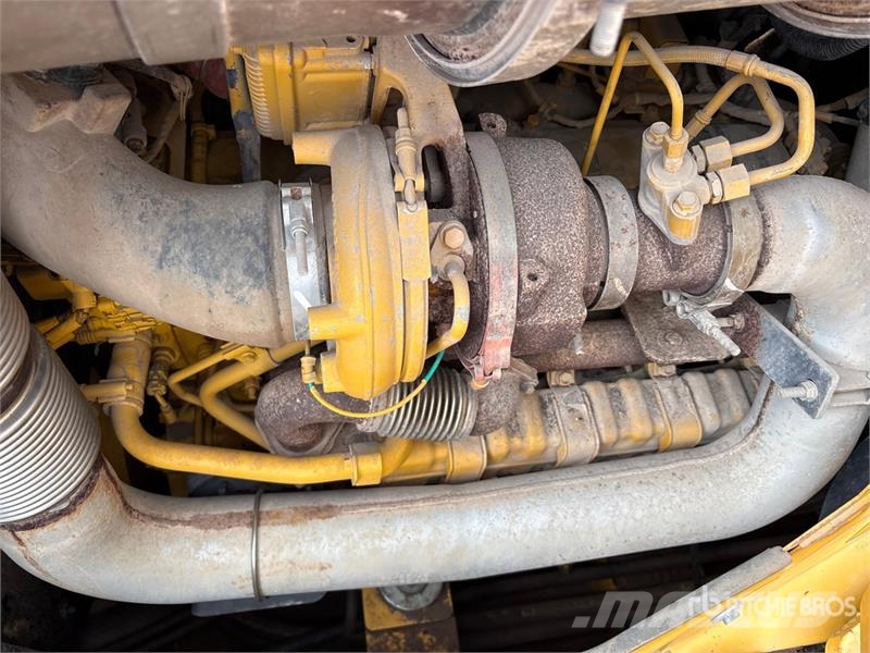 John Deere 850K LGP Pipelayer w/ Midwestern M572 CXL Conversi Pipelayer dozers