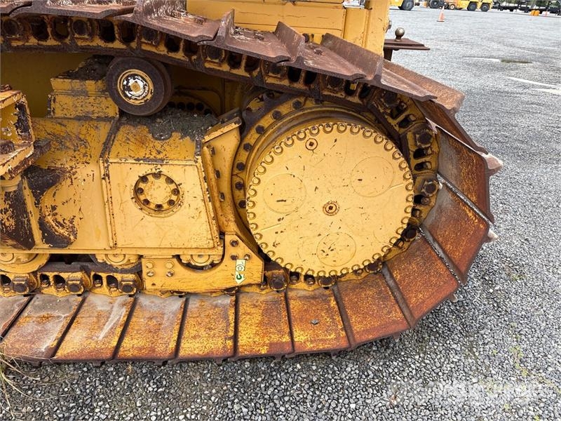 John Deere 850K LGP Pipelayer w/ Midwestern M572 CXL Conversi Pipelayer dozers