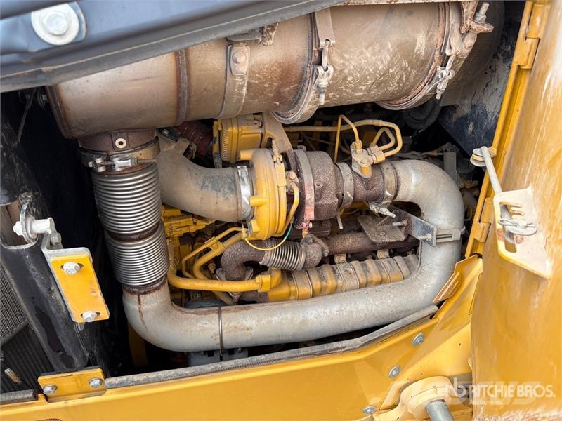 John Deere 850K LGP Pipelayer w/ Midwestern M572 CXL Conversi Pipelayer dozers