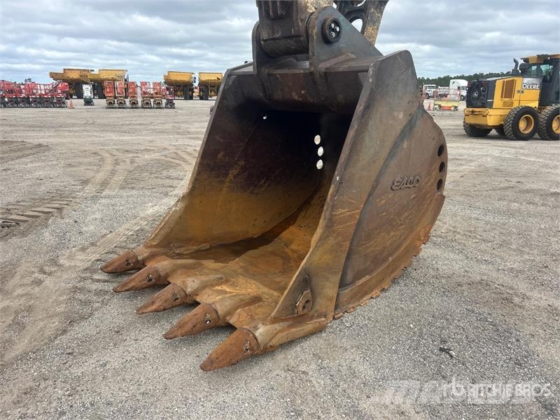 John Deere 870G LC Tracked Excavator Гусеничні екскаватори