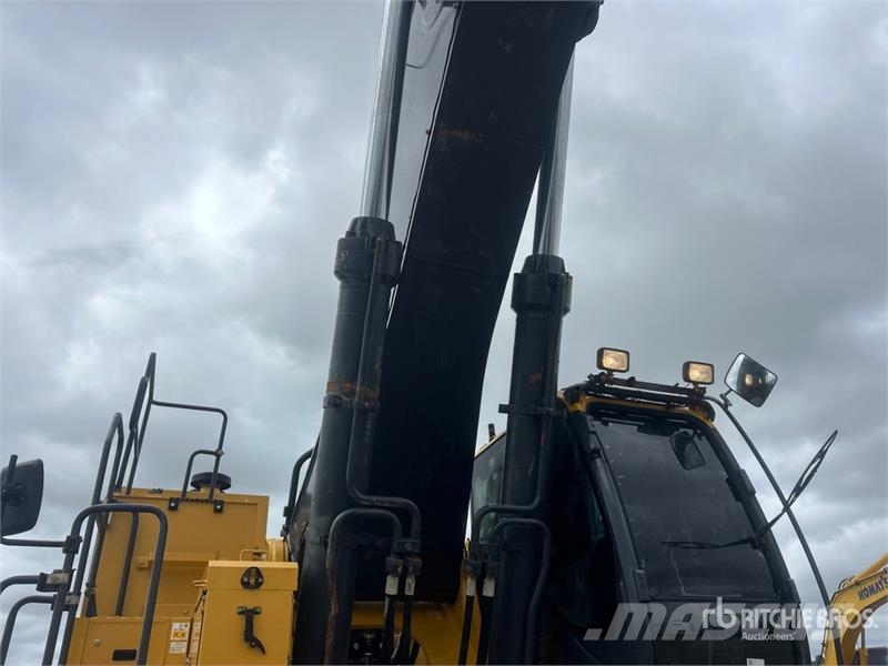 John Deere 870G LC Tracked Excavator Гусеничні екскаватори