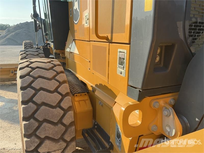 John Deere 872G معدات تمهيد الطرق
