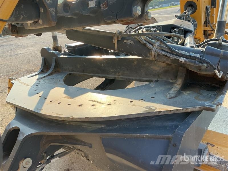 John Deere 872G معدات تمهيد الطرق