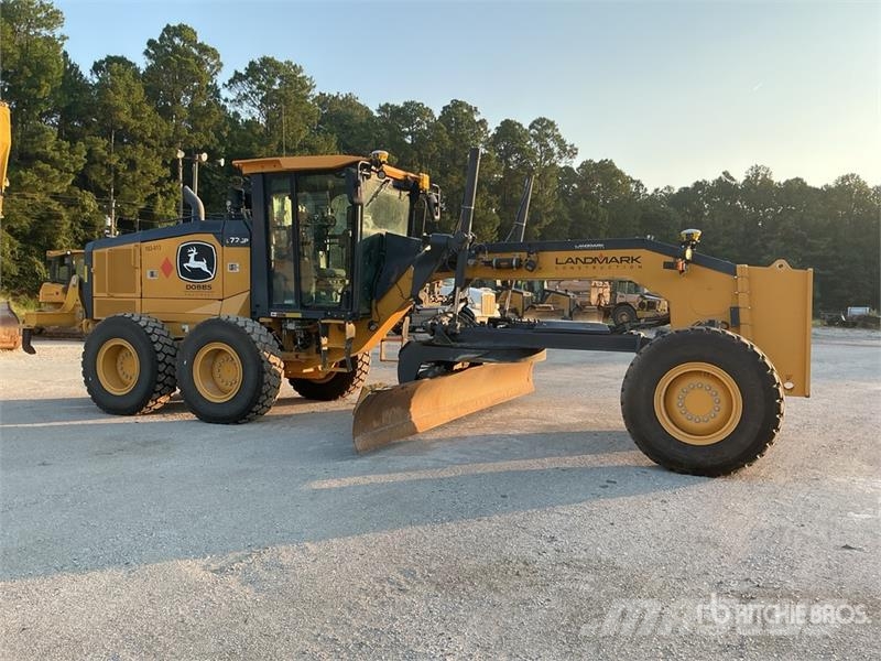John Deere 872G معدات تمهيد الطرق