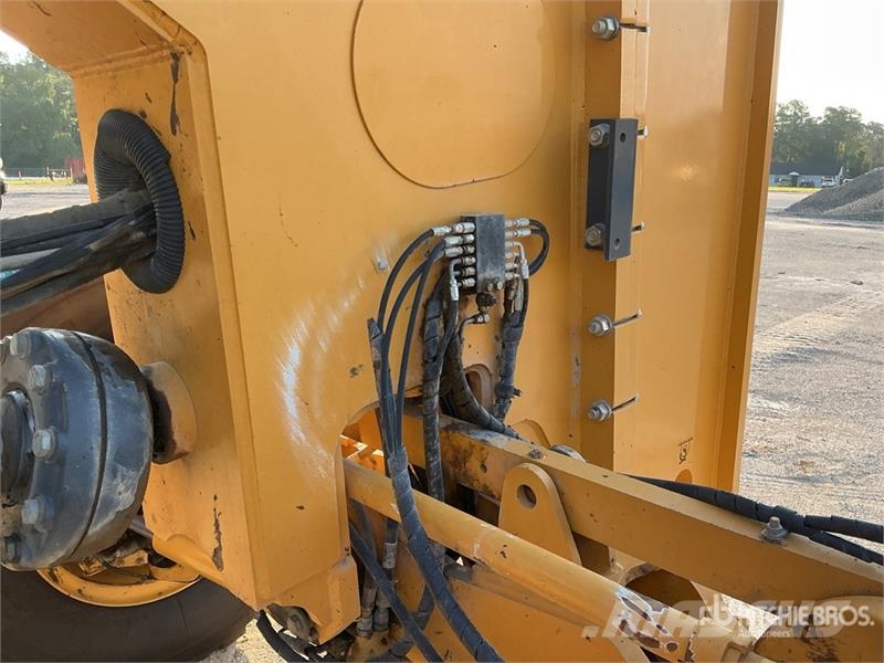 John Deere 872G معدات تمهيد الطرق