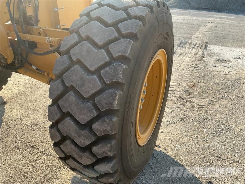 John Deere 872G معدات تمهيد الطرق