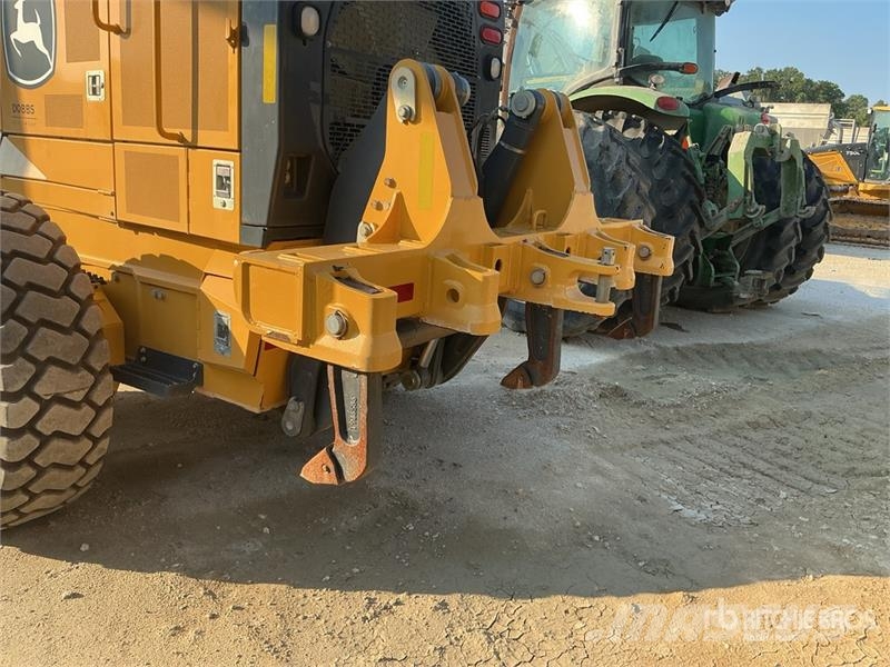 John Deere 872G معدات تمهيد الطرق